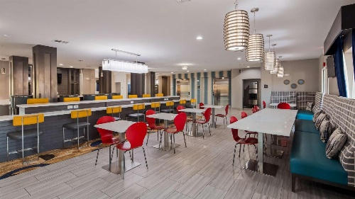 Best Western Plus Airport Inn & Suites image 3