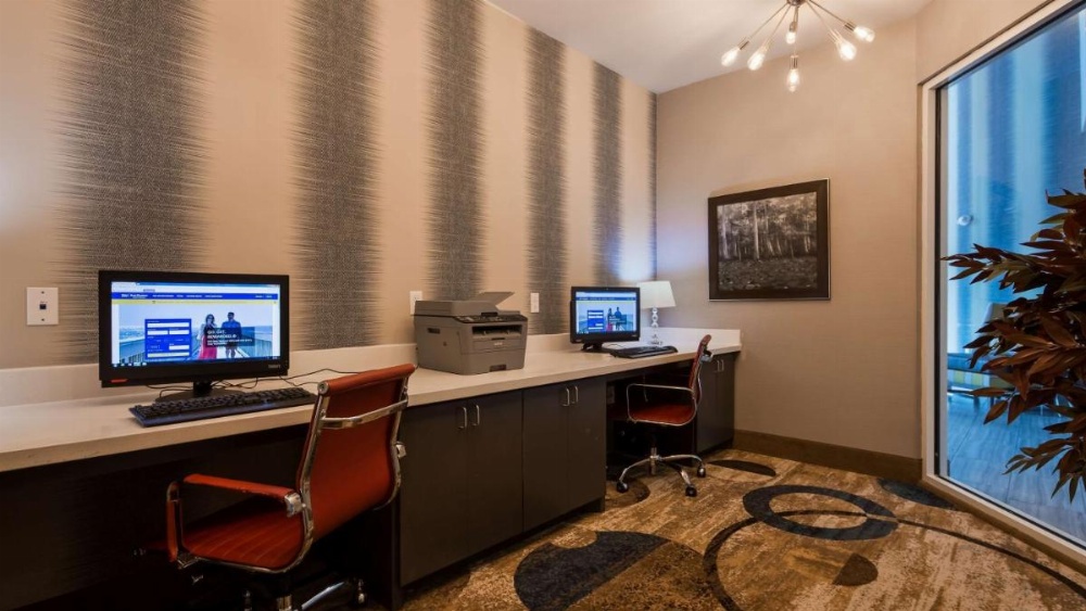 Best Western Plus Airport Inn & Suites Image 44