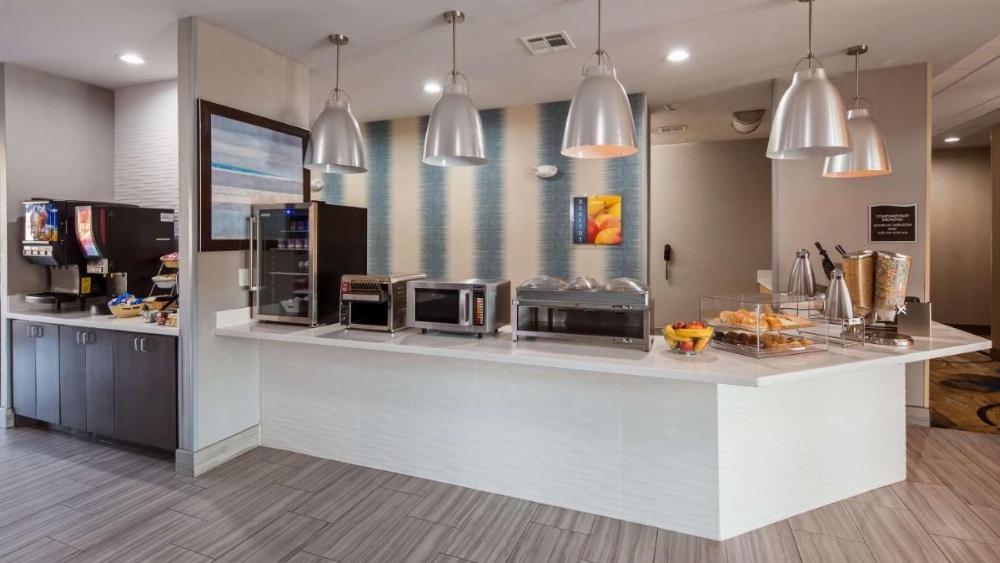 Best Western Plus Airport Inn & Suites Image 45